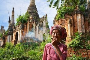 Old lady in Shwe Inn Dain Pagoda in Inle Lake in Myanmar