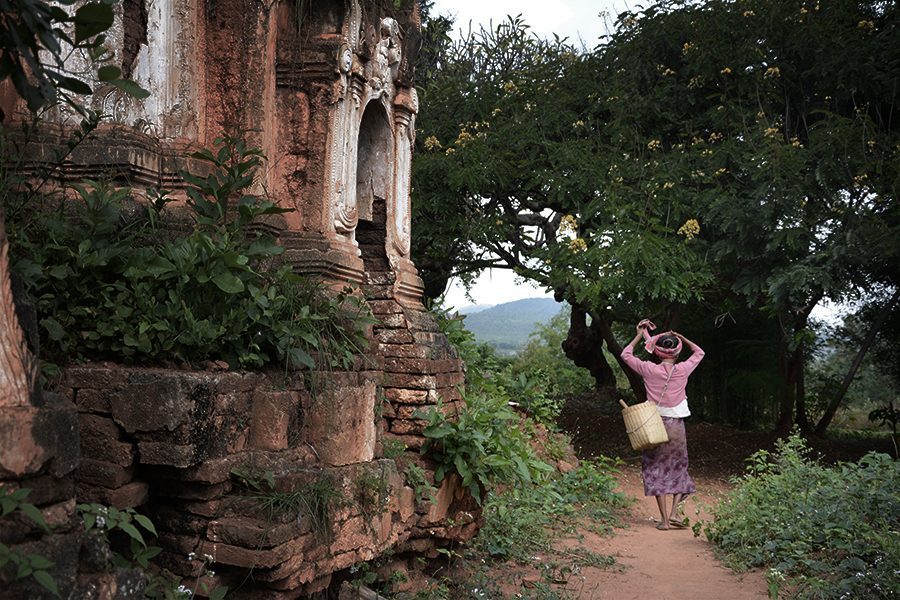 Old lady walking in Shwe Inn Dain Pagoda