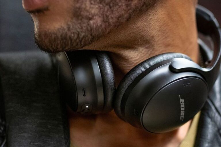 Headphones for Airplanes Best Budget, Luxury Picks & More