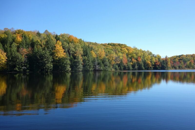 Day Trips from Chicago: Trails, Parks & Landmarks 7 Lake in Wisconsin, USA